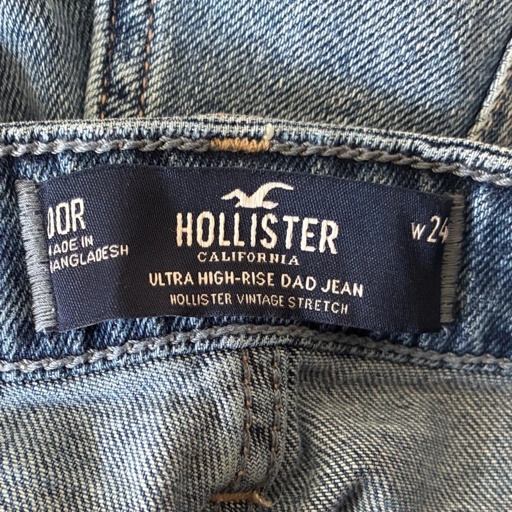 Hollister Distressed Blue Straight-Leg Dad Jeans Size 00